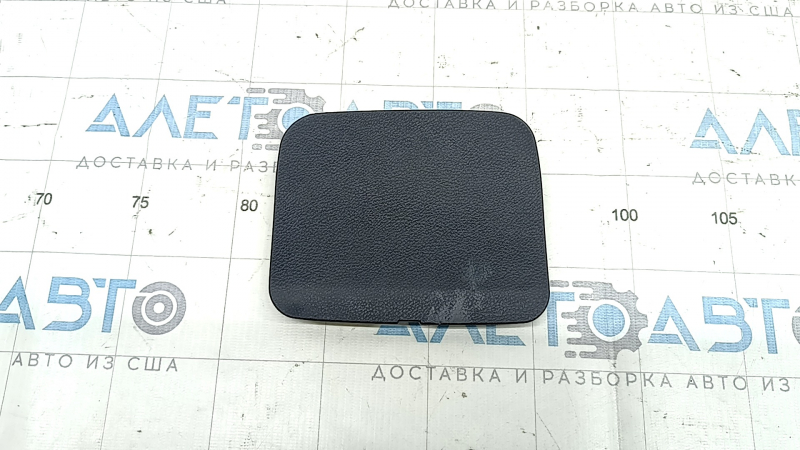 Заглушка нижней обшивки двери багажника левая Subaru Forester 19-24 SK черная, потерта