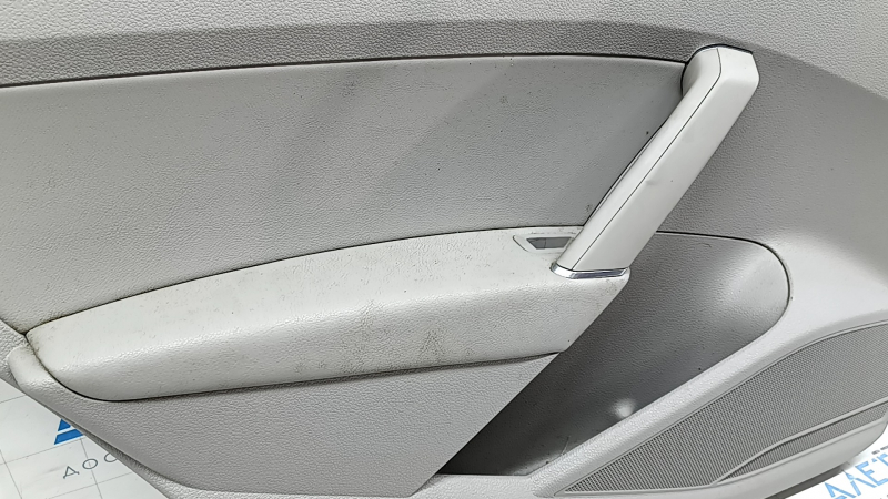 Обшивка двери карточка задняя левая VW Passat b8 16-19 USA серая, подлокотник кожа серый, молдинг под темное дерево, под химчистку