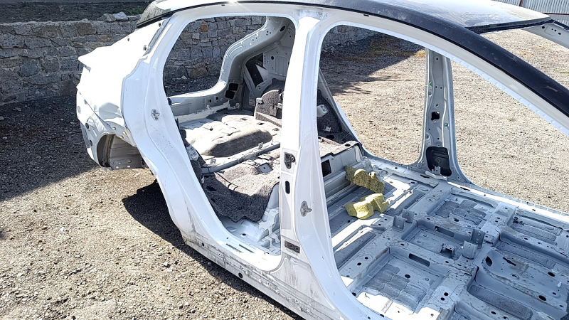 Стойка кузова центральная правая Nissan Ariya 23-26 на кузове
