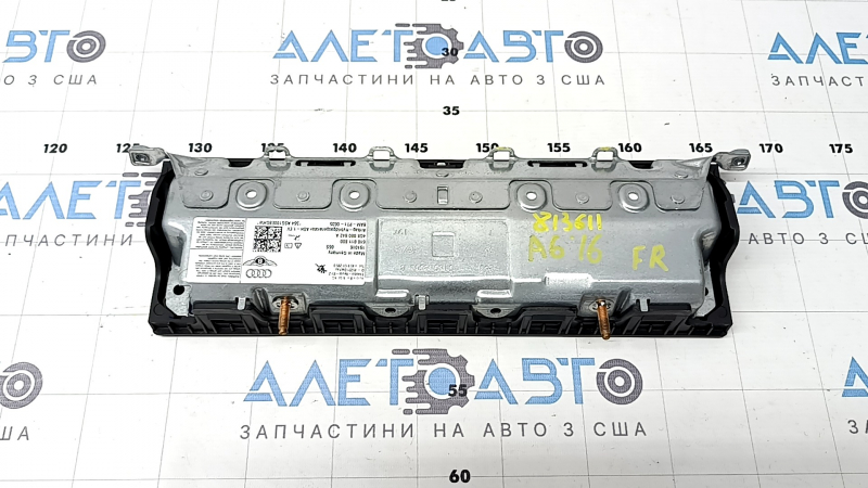 Подушка безопасности airbag коленная пассажирская правая Audi A6 C7 12-18 черная, царапины
