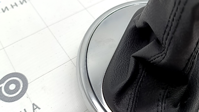 Ручка КПП с накладкой шифтера VW Beetle 12-17 пластик, царапины