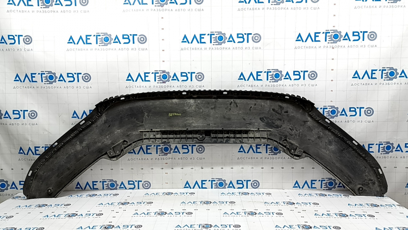 Губа переднего бампера VW Passat b8 16-19 USA затерта
