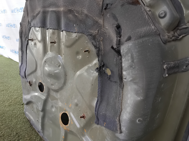 Корыто багажника Toyota Camry v70 18-24 hybrid, высверлена, синий 8W7, примята
