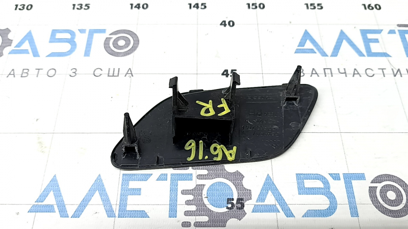 Заглушка омывателя фар переднего бампера правая Audi A6 C7 16-18 рест s-line