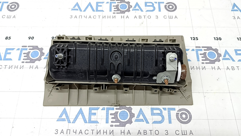 Изображение подушки безопасности колена водителя с обратной стороны для Ford C-Max MK2 2013-2018 года.