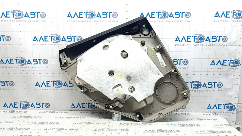 Обшивка двери карточка задняя правая Ford C-max MK2 13-18 бежевая с бежевой вставкой пластик, подлокотник бежевая кожа, под пищалку, с ручкой, царапины, потертости