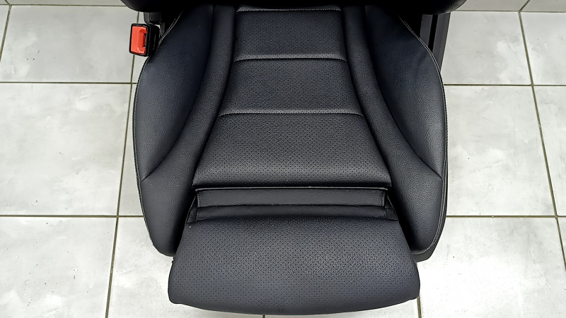 Водительское сидение Mercedes GLC 16-20 с airbag, электрическое, подогрев, память, кожа черная серая строчка, царапины на накладке