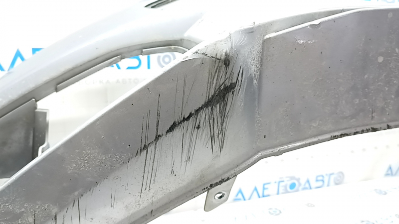 Бампер передний голый Audi A4 B9 17-19 S-Line без омывателей, под 4 парктроника, без заглушки буксир крюка, серебро, примят, тещина в креплении, царапины