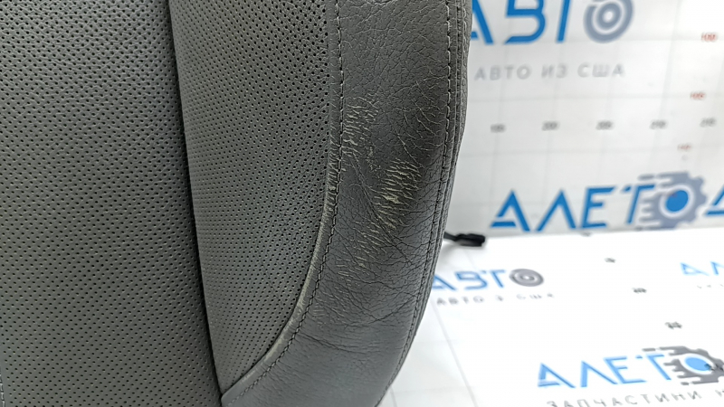 Деталь обшивки с потертостями для Audi A4, крупный план
