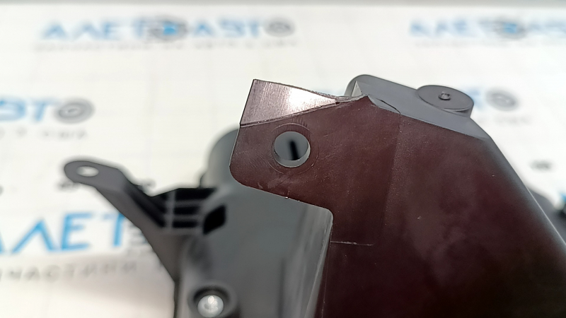 Кронштейн блока ECU Ford Escape MK3 17-19 надломано крепление