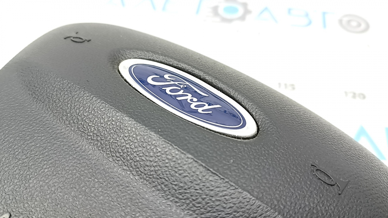 Подушка безопасности airbag в руль водительская Ford Escape MK4 20-26 черная, примята эмблема