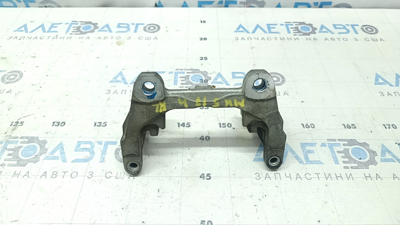 Скоба суппорта задняя левая Ford Fusion mk5 13-20 plug-in