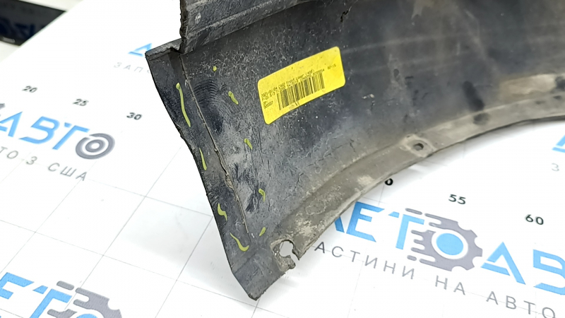 Губа переднего бампера Ford Escape MK4 20-22 без парктроников, надорвана