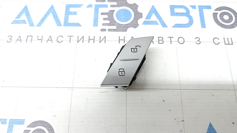 Крупный план кнопки центрального замка на двери для BMW X7 G07 2019-2026