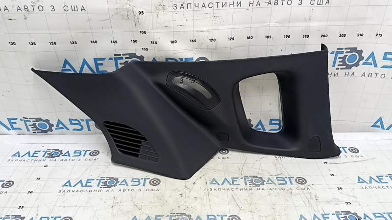 Обшивка арки задней правой для Jeep Compass 2019–2026, с потертостями и царапинами.