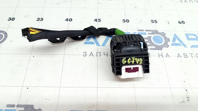 Фишка на блок ECU компьютер двигателя BMW X7 G07 19-22 3.0T белая, 10 пинов