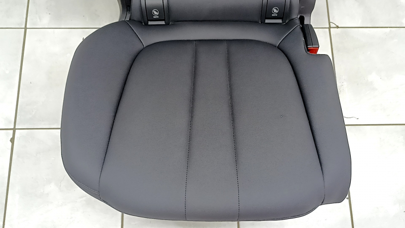 Сидение 2 ряда правое BMW X7 G07 19-25 с airbag, электрическое, подогрев под 7 мест, кожа, Schwarz, примято, царапины
