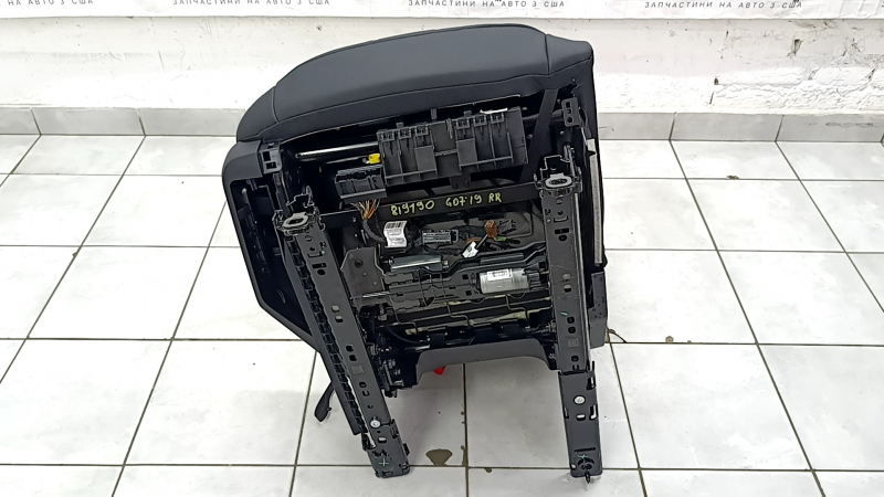 Сидение 2 ряда правое BMW X7 G07 19-25 с airbag, электрическое, подогрев под 7 мест, кожа, Schwarz, примято, царапины