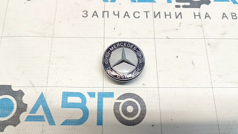 Эмблема решетки радиатора grill Mercedes W213 E 17-20 Luxury