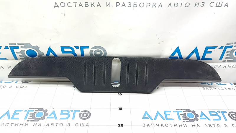 Накладка замка капота Ford Mustang Mach-E 21-26, царапины
