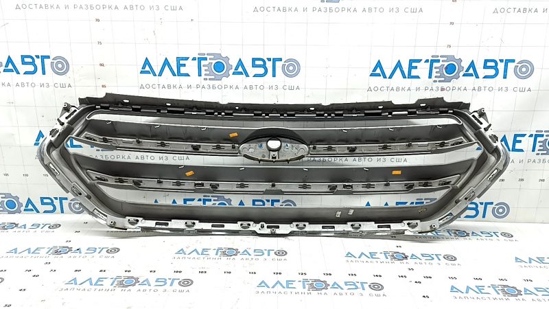 Решетка радиатора grill Ford Escape MK3 17-19 рест серая с хромом, песок