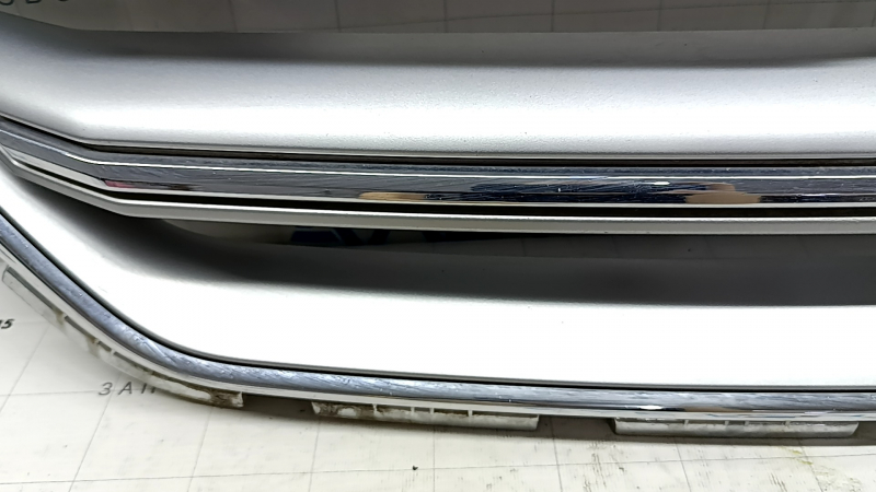 Решетка радиатора grill Ford Escape MK3 17-19 рест серая с хромом, песок