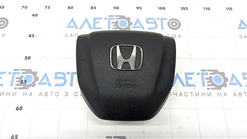 Крупный план подушки безопасности руля Honda CR-V 2017-2022, вид спереди