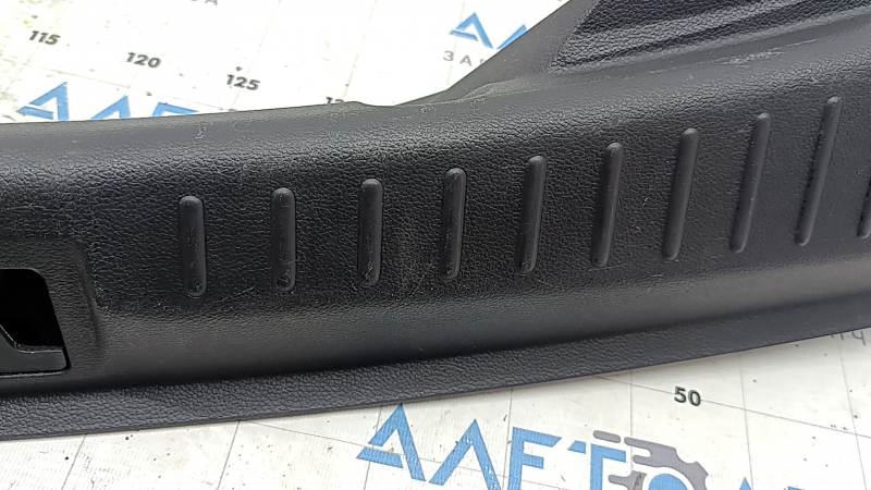 Накладка проема багажника Ford Escape MK3 16-19 черная царапины, потерта