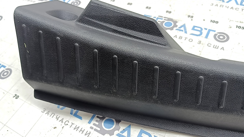 Накладка проема багажника Ford Escape MK3 16-19 черная царапины, потерта