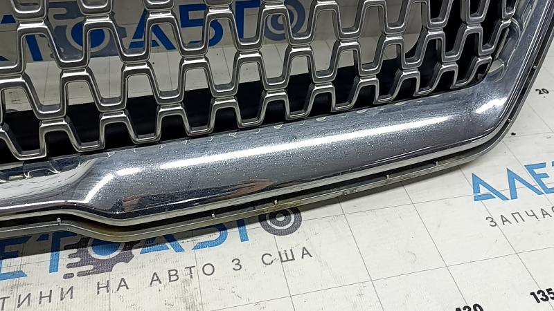 Решетка радиатора grill Lincoln MKZ 17-20 хром, без эмблемы, песок