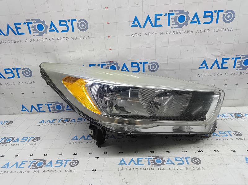 Фара передняя правая Ford Escape MK3 17-19 рест галоген, светлая, царапины, под полировку
