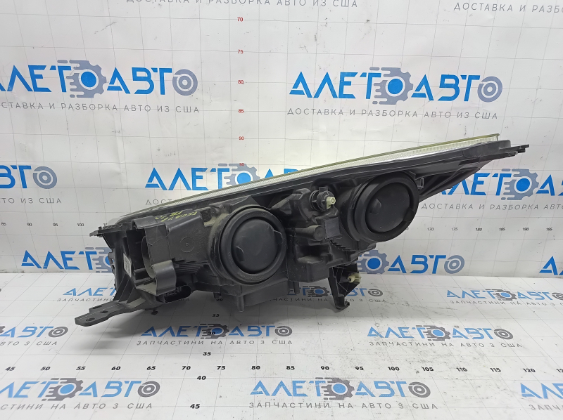 Фара передняя правая Ford Escape MK3 17-19 рест галоген, светлая, царапины, под полировку