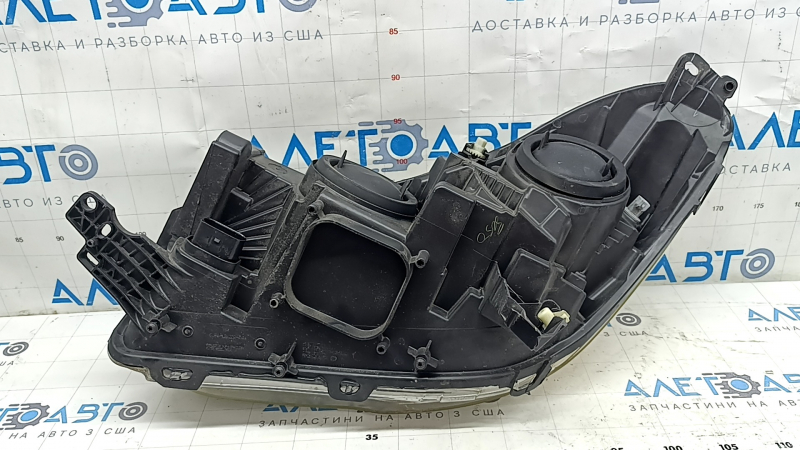 Фара передняя правая Ford Escape MK3 17-19 рест галоген, светлая, царапины, под полировку