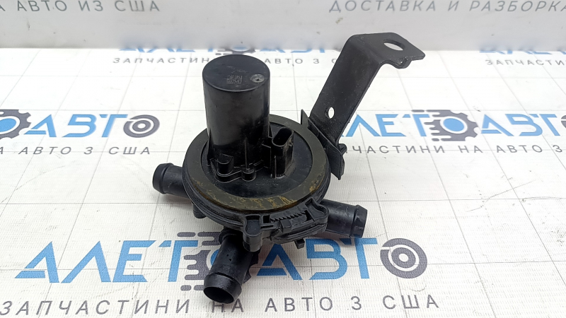 Клапан системы охлаждения Ford Mustang Mach-E 21-26 с кронштейном