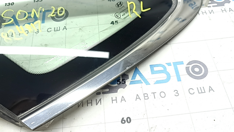 Форточка задняя левая, подходит для Hyundai Sonata, видны следы использования.