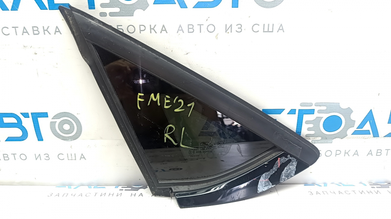 Боковая форточка для Ford Mustang Mach-E 2021-2026 на фоне белого экрана