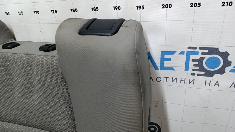 Детальный взгляд на верхнюю часть сиденья, видны следы износа; подходит для HR-V 2016-2022