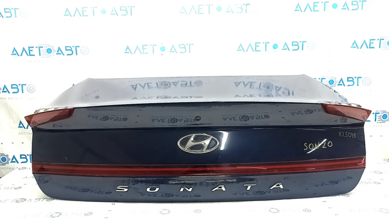 Крышка багажника в сборе Hyundai Sonata 20-23 синий ST2, с оптикой и камерой, обшивка с надрывами, потерта