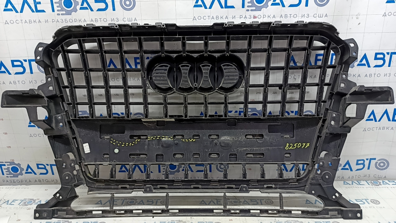 Решетка радиатора grill Audi Q5 8R 13-17 рест без парктроников, глянец, хром, хром вставки, с шильдиком, песок, трещины, тычка, сломаны крепления хром вставки