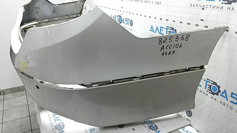 Бампер задний голый Honda Accord 18-22 под парктроники, белый, вмятины, царапины, трещина в креплении