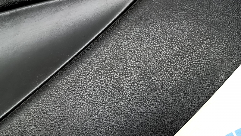 Накладка центральной консоли боковая левая Lincoln MKZ 17-20 кожа черная, царапины