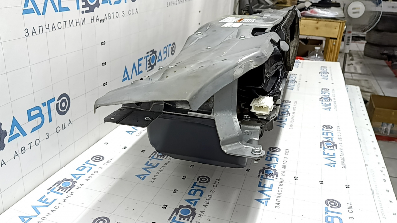 Крупный план аккумуляторной батареи в сборе для Honda Accord 2018-2022, без следов износа, подходит для замены.