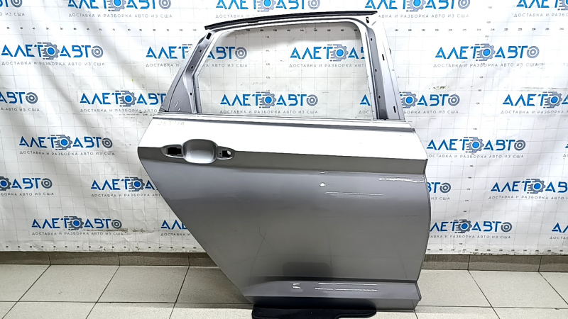 Дверь голая задняя правая VW Jetta 19-26 серебро LB7S, тычка