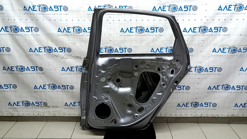 Дверь голая задняя правая VW Jetta 19-26 серебро LB7S, тычка