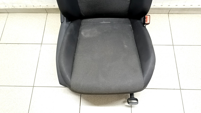 Пассажирское сидение VW Jetta 19-21 без airbag, механич, ткань черное, под чистку