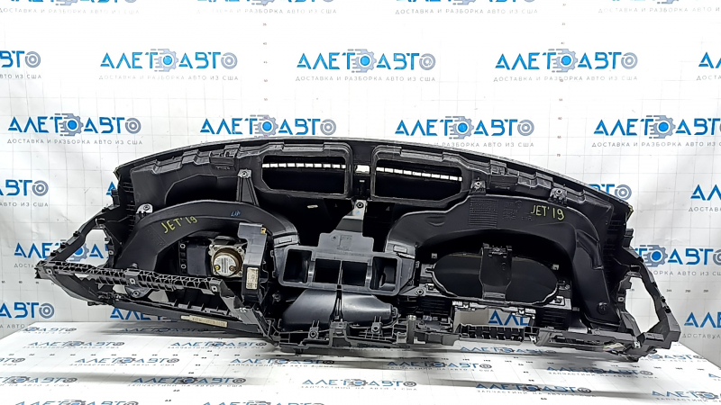 Торпедо передняя панель с AIRBAG VW Jetta 19-26 черная, царапины