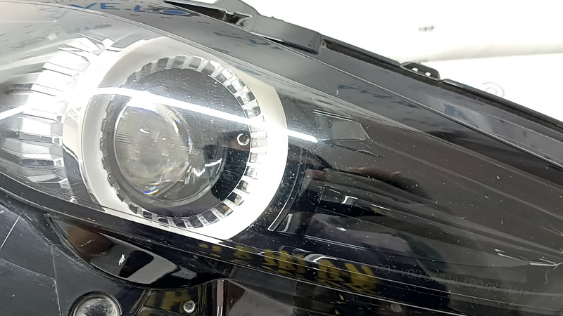 Фара передняя правая в сборе Mazda CX-30 20-23 LED, электро корректор, потерта