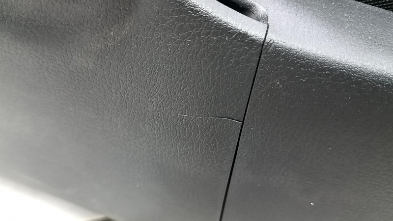 Пассажирское сидение Mazda CX-30 20-22 без airbag, механическое, ткань черная, под чистку, трещина в накладке