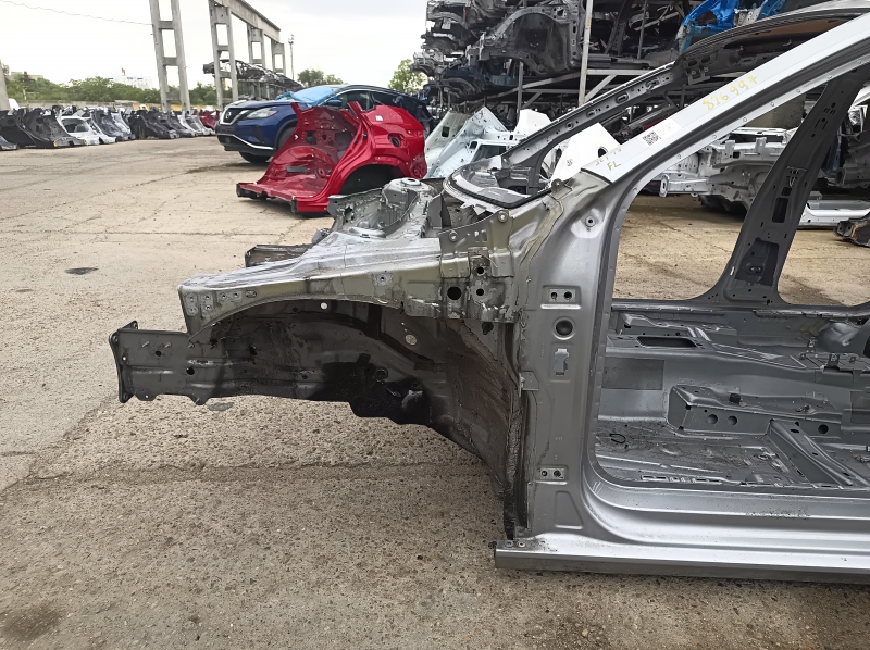 Четверть передняя левая VW Jetta 19-26 на кузове, серебро