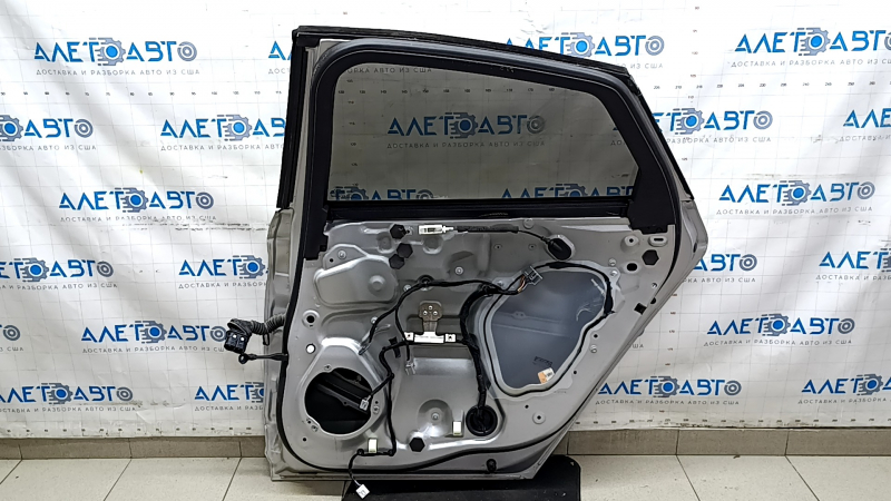 Дверь в сборе задняя правая Ford Fusion mk5 13-20 серебро UX, тычка